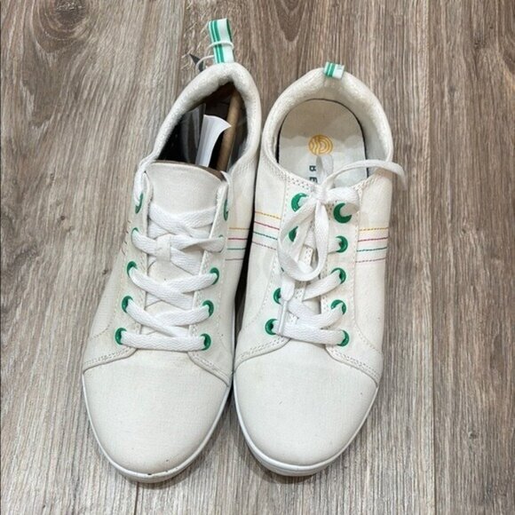 Vionic Shoes - Vionic Beach White Sneakers with Green Stripes NEW SIZE 9